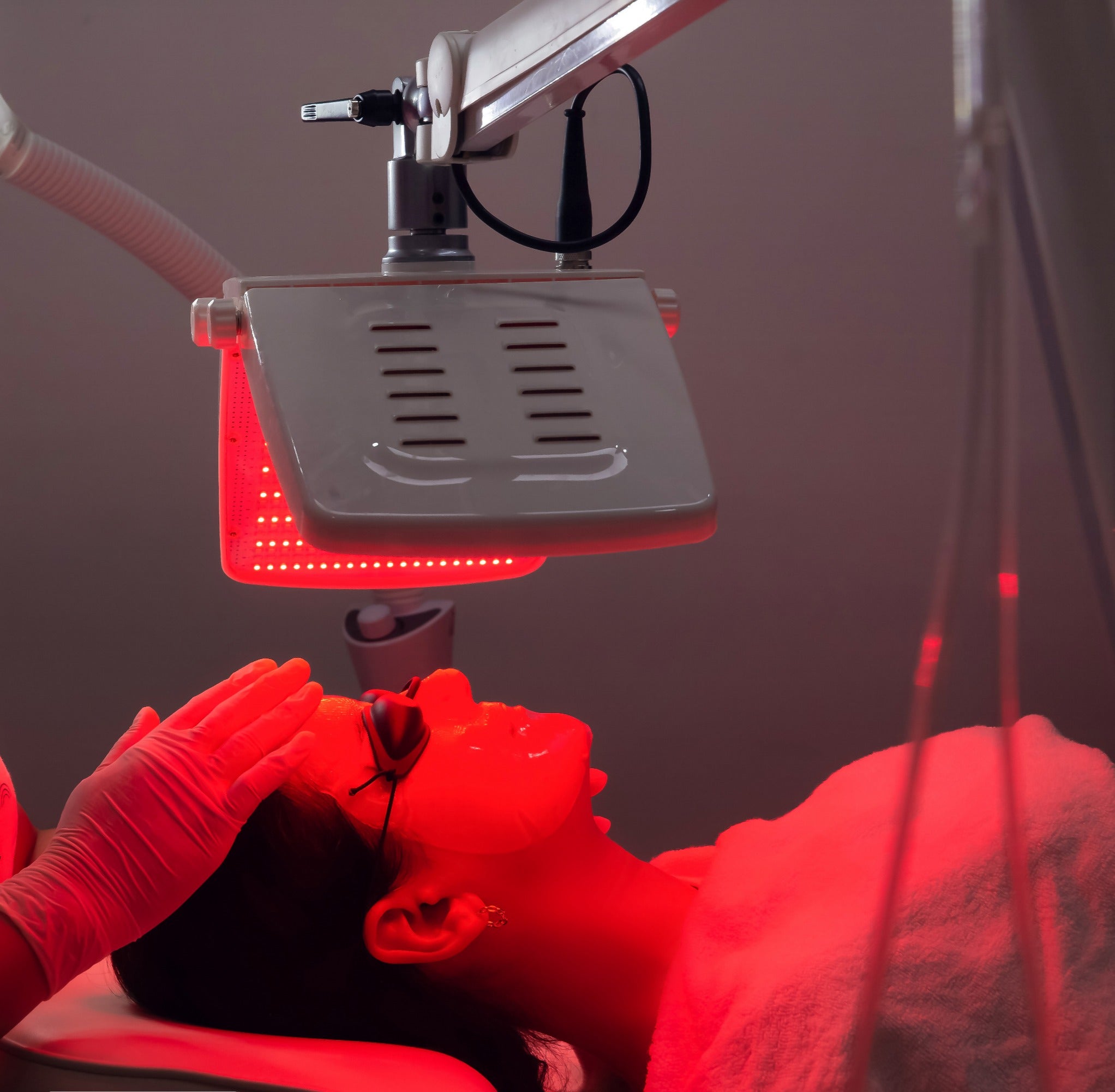 DELUXE COLLAGEN ANTI-AGEING FACIAL WITH LED LIGHT THERAPY image 0